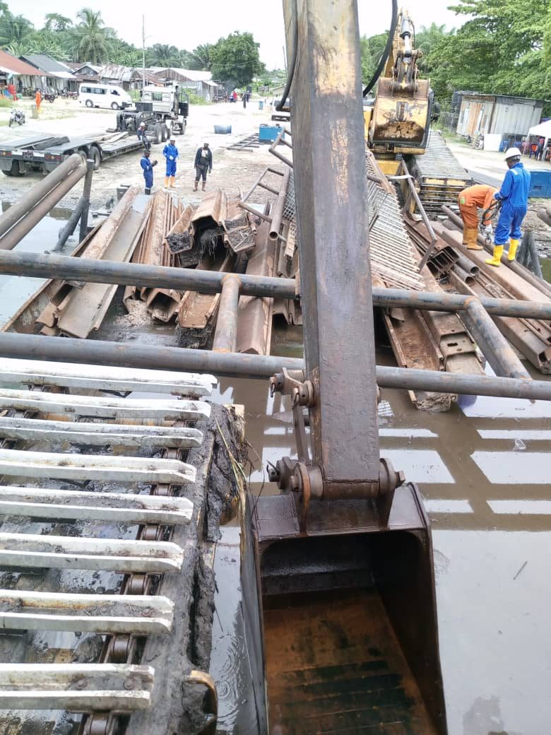 Supply of Swamp Buggy, Tugboat, Barge & Lowbed to Houston Engineering & Marine Services Ltd