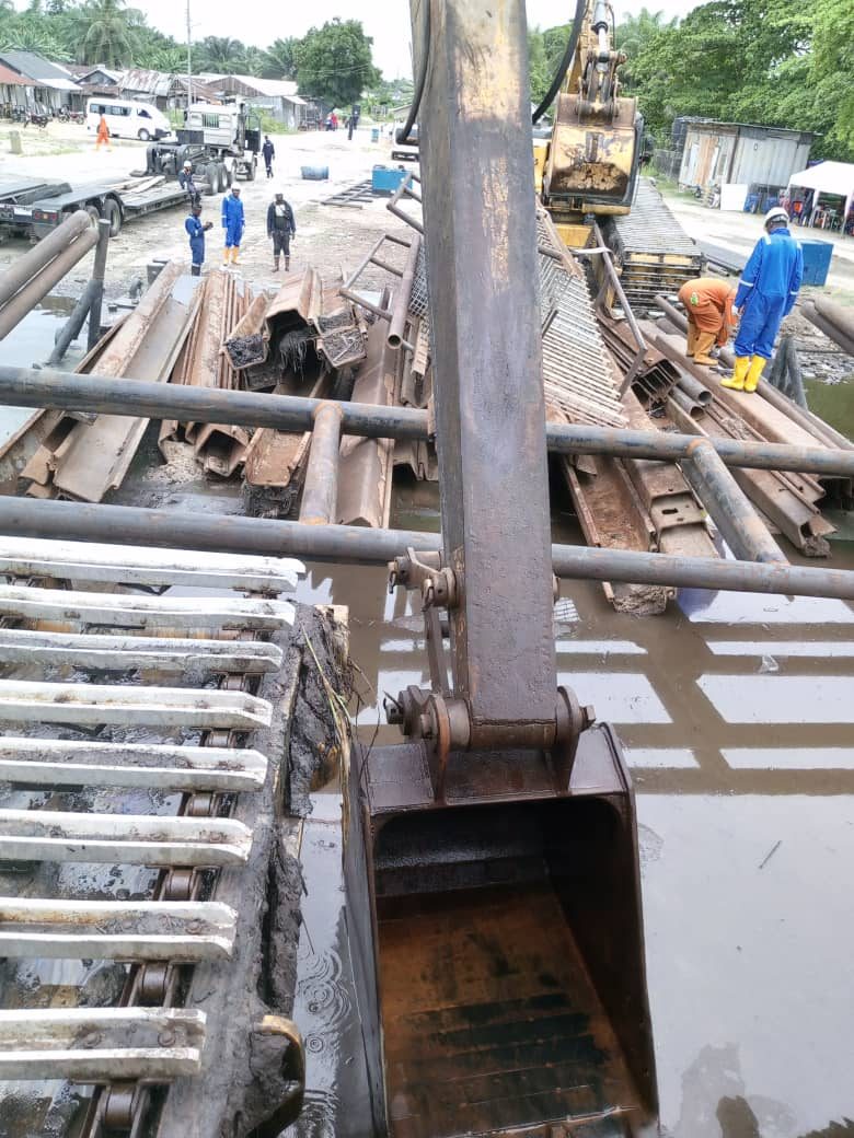 Supply of Swamp Buggy, Tugboat, Barge & Lowbed to Houston Engineering & Marine Services Ltd